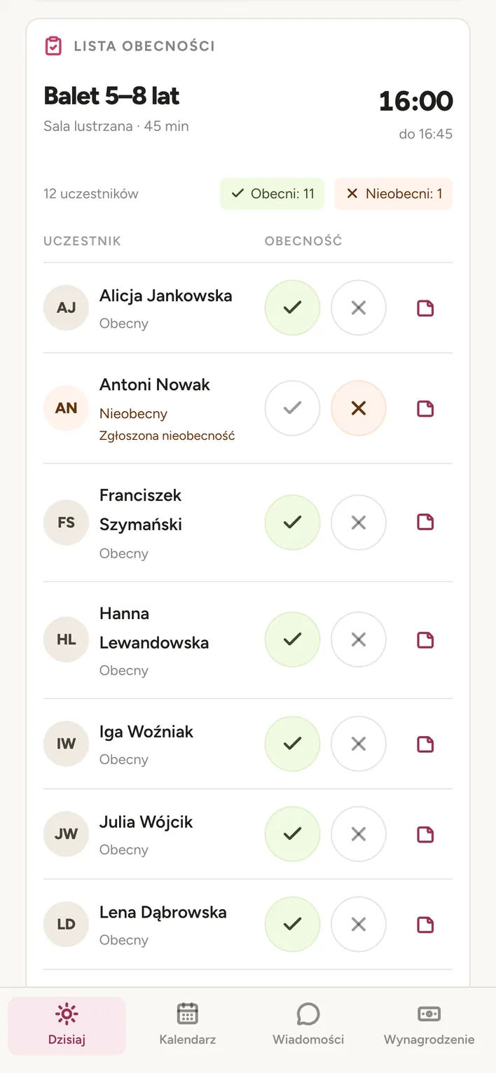 Lista obecności w telefonie: zajęcia, obecni i zgłoszona nieobecność.
